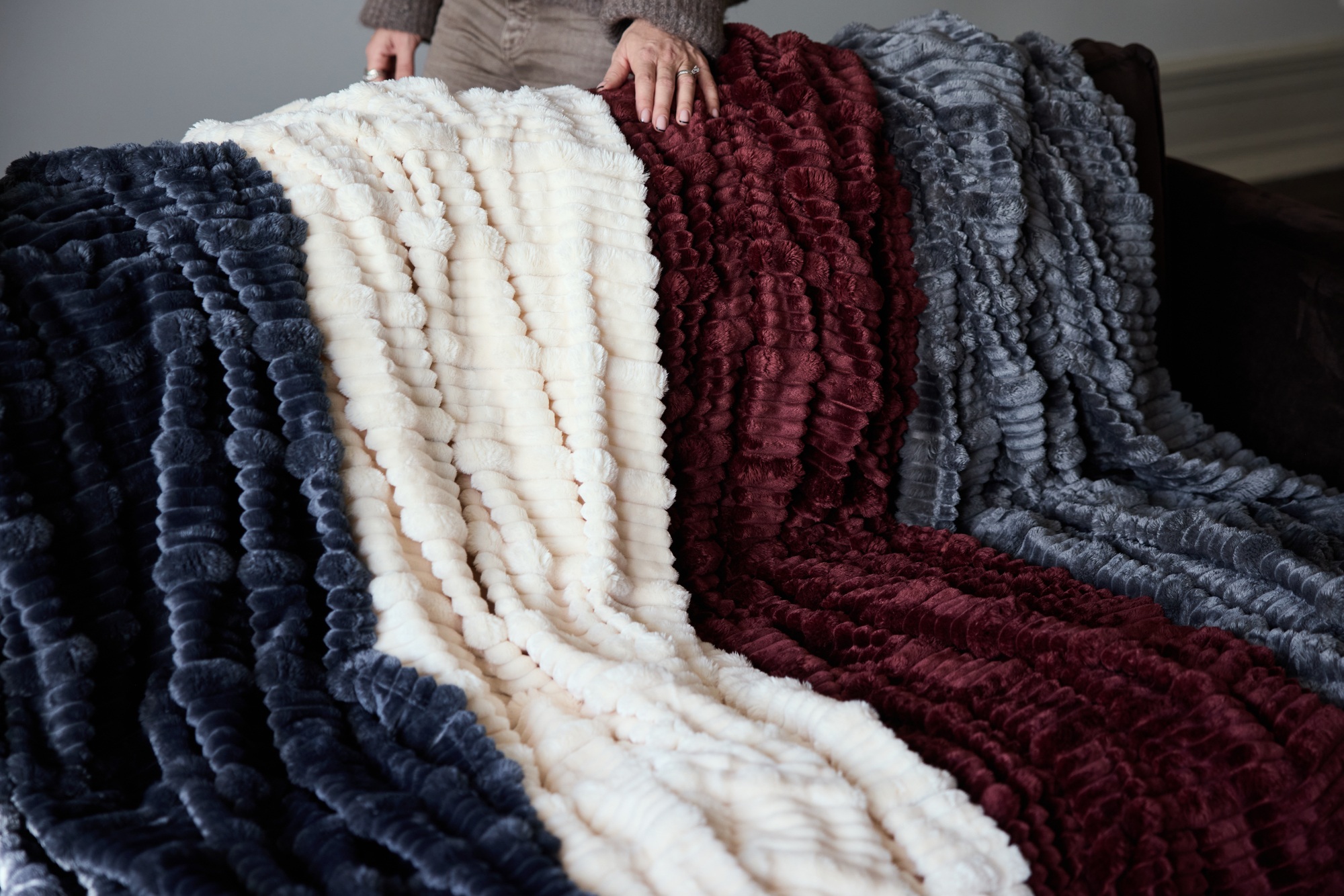 ESTELLA FLEECE PLAID, BORDEAUX - Image 3